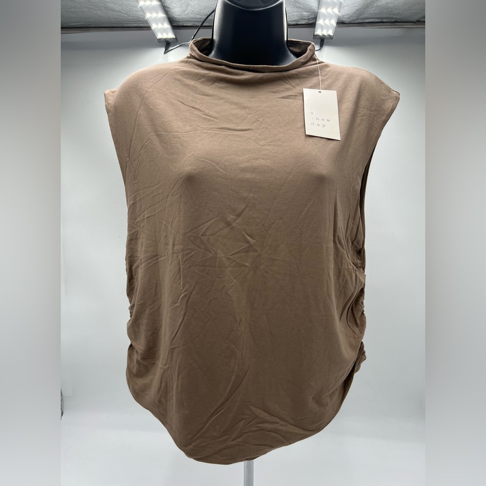Women’s A New Day sleeveless mock neck shirt with side‎ ruching. Size Large